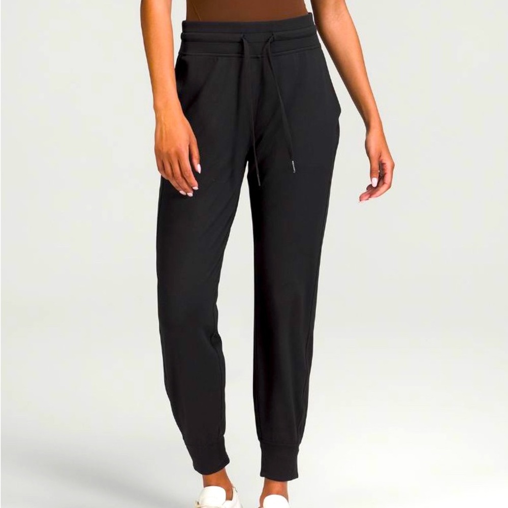 black lululemon joggers